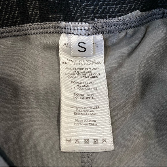 SOLD | Alphalete Gray and Black Cross Set Leggings - Picture 11 of 12